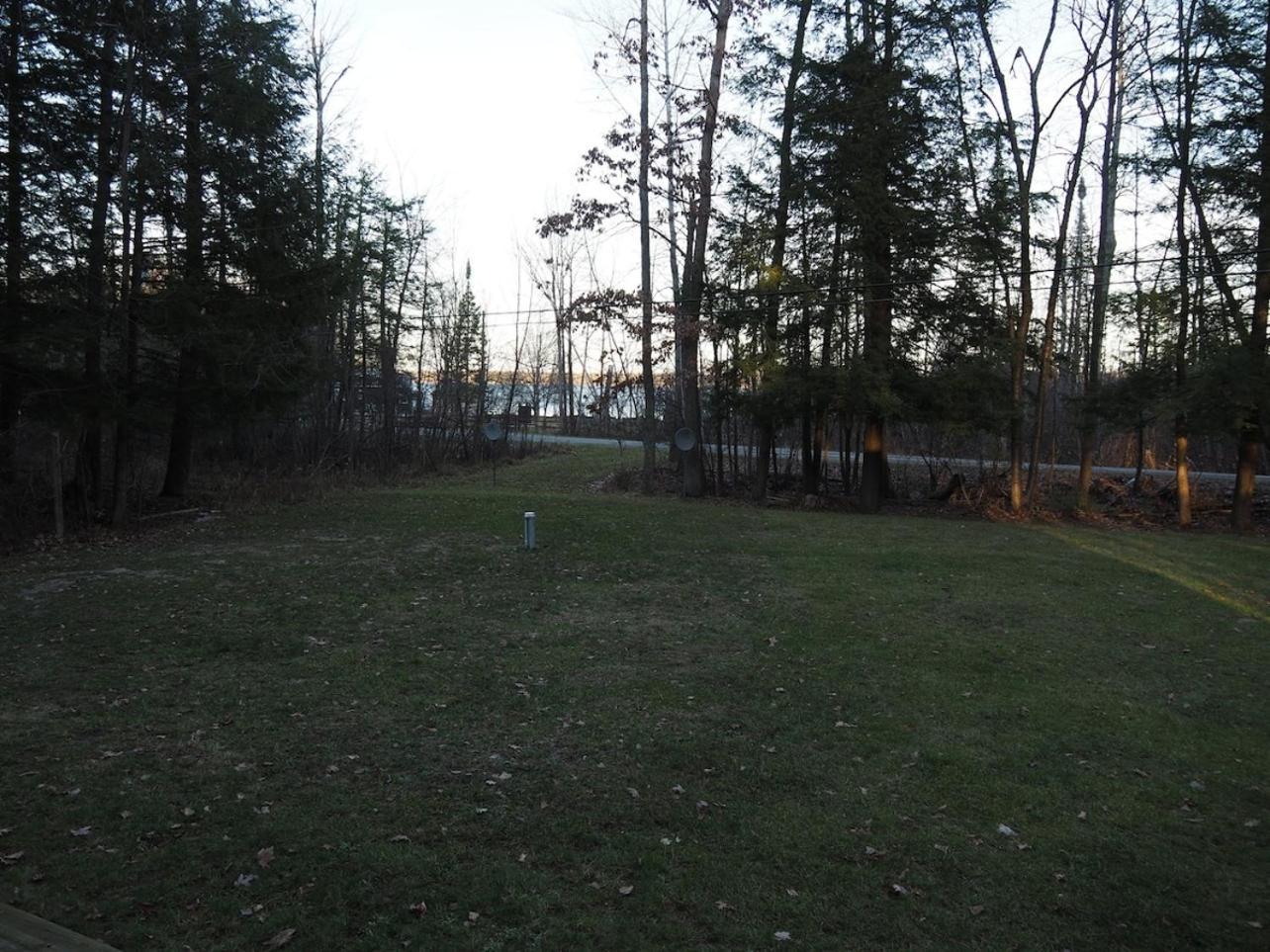 The Green Lake Getaway - Shared Lake Access! Interlochen Exterior photo